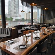 Osca & Blanco Bar and Restaurant