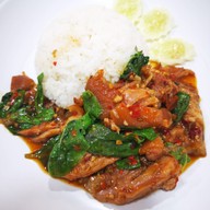 เมนูของร้าน จุ้ง ข้าวหมูแดง ข้าวขาหมู ในปั๊มน้ำมัน PT ถนนพุทธมณฑลสาย 5