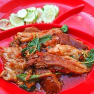 เมนูของร้าน จุ้ง ข้าวหมูแดง ข้าวขาหมู ในปั๊มน้ำมัน PT ถนนพุทธมณฑลสาย 5