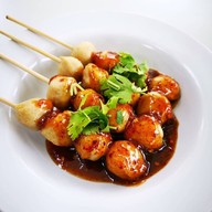 จุ้ง ข้าวหมูแดง ข้าวขาหมู ในปั๊มน้ำมัน PT ถนนพุทธมณฑลสาย 5