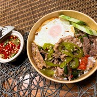 ครัวแม่ใหญ่ศรี (ข้าวกะเพรา,ทอดกะเทียม,ผัดบล็อคโคลี่,ส้มตำ)