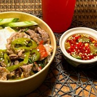 ครัวแม่ใหญ่ศรี (ข้าวกะเพรา,ทอดกะเทียม,ผัดบล็อคโคลี่,ส้มตำ)