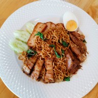 เมนูของร้าน จุ้ง ข้าวหมูแดง ข้าวขาหมู ในปั๊มน้ำมัน PT ถนนพุทธมณฑลสาย 5