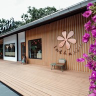 หน้าร้าน Inthanin Coffee ไต๋ปิโตรเลียม แกลง