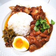 เมนูของร้าน จุ้ง ข้าวหมูแดง ข้าวขาหมู ในปั๊มน้ำมัน PT ถนนพุทธมณฑลสาย 5