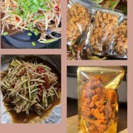 กากหมูเจียวร้านน้องแฝด& ส้มตำ