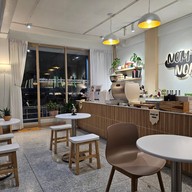 บรรยากาศ Nom Nom นมสด ปังปิ้งเนยหอมๆ -