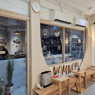 บรรยากาศ Nom Nom นมสด ปังปิ้งเนยหอมๆ -