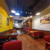 บรรยากาศ Hollys Coffee Central Bangna