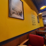 บรรยากาศ Hollys Coffee Central Bangna