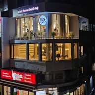 หน้าร้าน Nom Nom นมสด ปังปิ้งเนยหอมๆ -