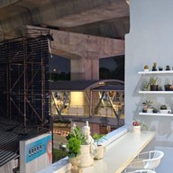 บรรยากาศ Nom Nom นมสด ปังปิ้งเนยหอมๆ -