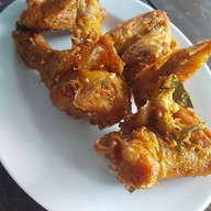 ขนมจีนป้าชื่น ราษฎร์อุทิศ (Rat Uthit)