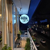 หน้าร้าน Nom Nom นมสด ปังปิ้งเนยหอมๆ -