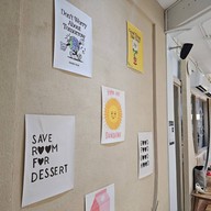 บรรยากาศ Nom Nom นมสด ปังปิ้งเนยหอมๆ -