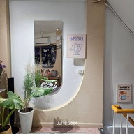 บรรยากาศ Nom Nom นมสด ปังปิ้งเนยหอมๆ -