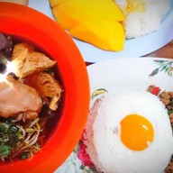 ก๋วยเตี๋ยวไก่ ฮักเส้นตุ๋น