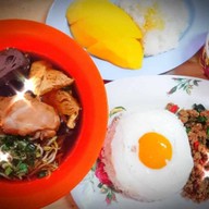 ก๋วยเตี๋ยวไก่ ฮักเส้นตุ๋น