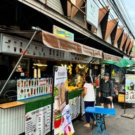 Famous Smoothies&Coffee เฟมัสสมูทตี้&กาแฟสด