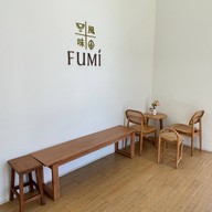FUMI House Cafe : FUMI 風味 บ้านเพ