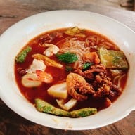 เมนูของร้าน ป้าตุ่มก๋วยเตี๋ยวแกงส้ม บ้านฉาง จ.ระยอง