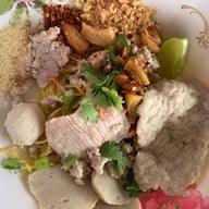 อ๊อดก๋วยเตี๋ยวหมูต้มยำสูตรโบราณ