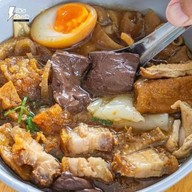 เมนูของร้าน ก๋วยจั๊บนายโอม ก๋วยจั๊บญวน ก๋วยจั๊บน้ำข้น สุรินทร์ สาขา แกใหญ่