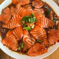 เมนูของร้าน ฟาดยำ ฟาดยำแปดริ้ว