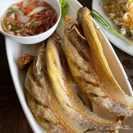 เมนูของร้าน สวนอาหารเรือสำราญซุ้มป่าสัก