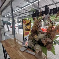 บรรยากาศ ร้านอาตือ ข้าวมัน-เตี๋ยวไก่ ดินแดง