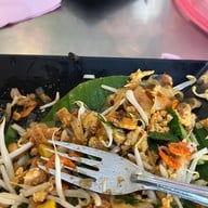 เมนูของร้าน ก๋วยเตี๋ยวต้มยำหมูกรอบ เจ๊ดำ (ลำลูกกา)