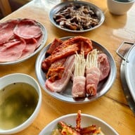 Nanalee Korean Bbq & Restaurant สี่แยกวังหิน
