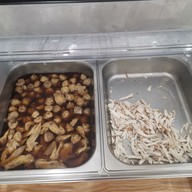 เมนูของร้าน ร้านอาตือ ข้าวมัน-เตี๋ยวไก่ ดินแดง