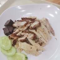 เมนูของร้าน ร้านอาตือ ข้าวมัน-เตี๋ยวไก่ ดินแดง