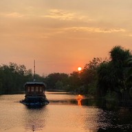 Country Lake View Hotel