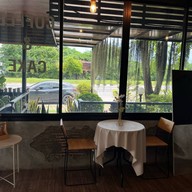 โอ่งน้อย Coffee & Bakery