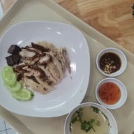 เมนูของร้าน ร้านอาตือ ข้าวมัน-เตี๋ยวไก่ ดินแดง