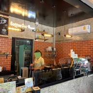 โอ่งน้อย Coffee & Bakery