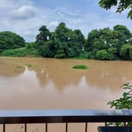บ้านริมน้ำ