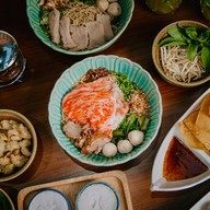 ร้านก๋วยเตี๋ยวเรือวันจันทร์ -