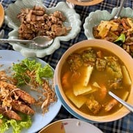 ร้านอาหารสมนึกชวนชิม นาหม่อม
