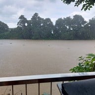 บ้านริมน้ำ
