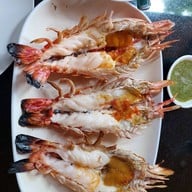 บ้านริมน้ำ