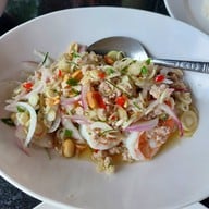 บ้านริมน้ำ