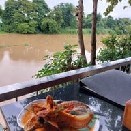 บ้านริมน้ำ