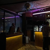 Salon Kiku (ซาลอน คิขุ)  -