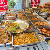 ร้านข้าวแกงผู้ใหญ่ลี คลองถม(หน้าวัดพระพิเรนทร์)