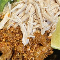 หมี่ไก่ฉีก & ปังปิ้ง  by Triple P สันนาเม็ง