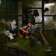 HIWPEEK Cafe & Restuarant หิ้วปีก คาเฟ่แอนด์เรสเตอรอง -