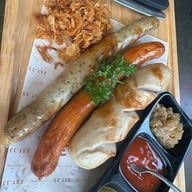 EST.33 - อาหารไทยฟิวชั่น คริสตัล ดีไซน์ เซ็นเตอร์